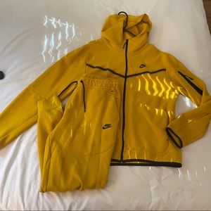 yellow nike tech